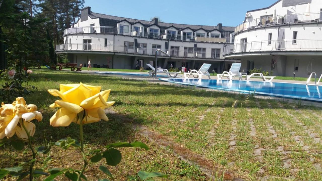 Romantyczny Apartament Happy 16 Basen & Kort Tenisowy, Ochrona 24 H - Dla Maksymalnie 6 Osob Pobierowo Buitenkant foto