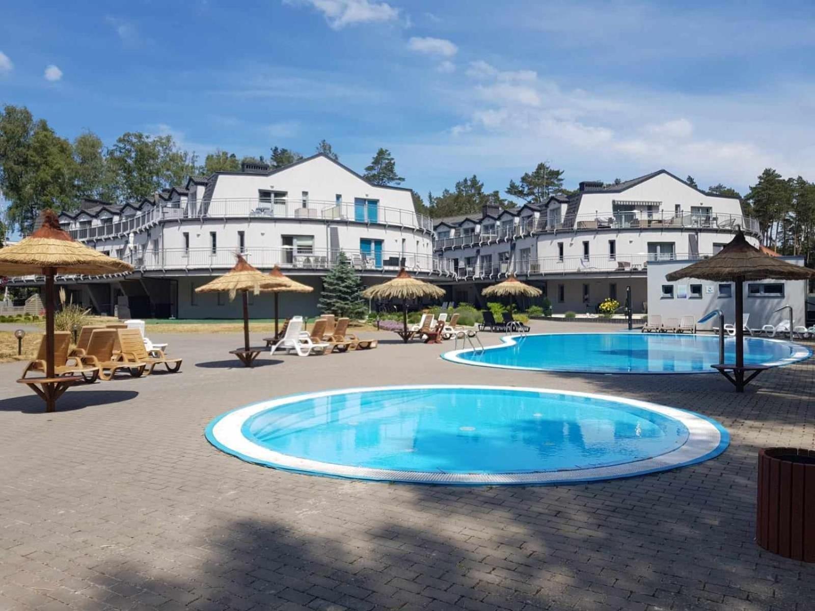 Romantyczny Apartament Happy 16 Basen & Kort Tenisowy, Ochrona 24 H - Dla Maksymalnie 6 Osob Pobierowo Buitenkant foto
